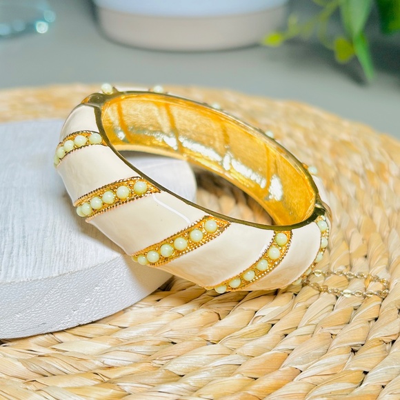 J. CREW Cream Enameled & Faux Pearl Spring Clamped Bangle Bracelet - Picture 1 of 10